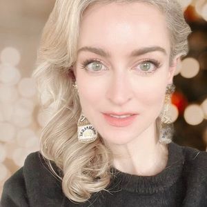 Meet your Posher, Elise